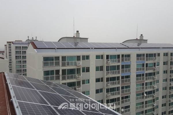 인천시 최초로 대여사업을 통해 태양광설비를 설치한 가이아샹베르 2차 아파트 전경(사진제공=해줌).