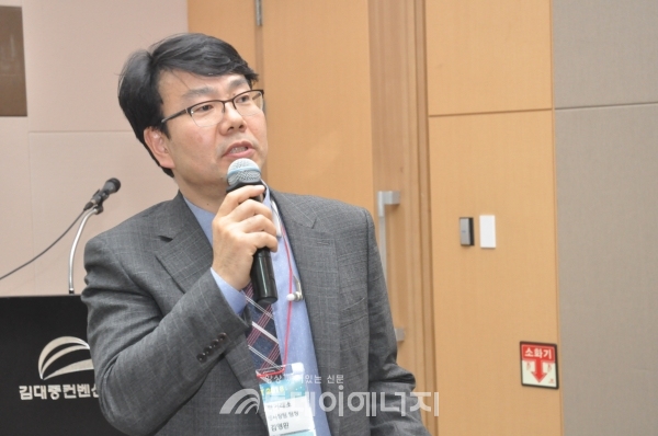 김영환 전력거래소 팀장이 태양광의 경제성 수익에 대해 설명하고 있다.