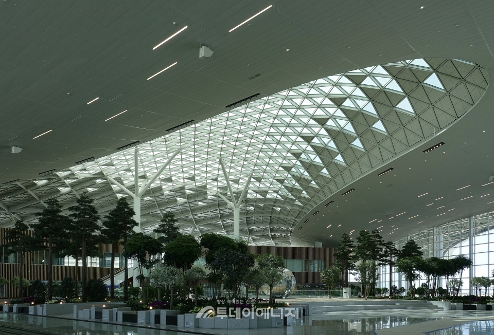 한글라스는 인천국제공항 제2여객터미널에 고기능성 더블로이유리를 공급했다.