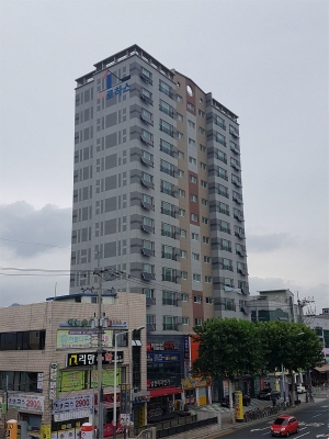 대구 동구 방촌로하스아파트에 설치된 미니태양광 설비.