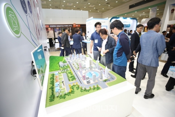 2018 사물인터넷 국제전시회에 참가한 서울도시가스 부스 모습.