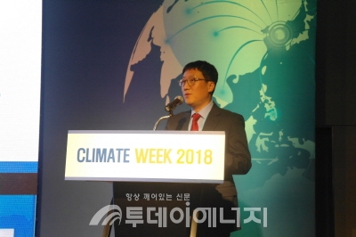 이상훈 한국에너지공단 신재생에너지센터 소장이 발제를 하고 있다.