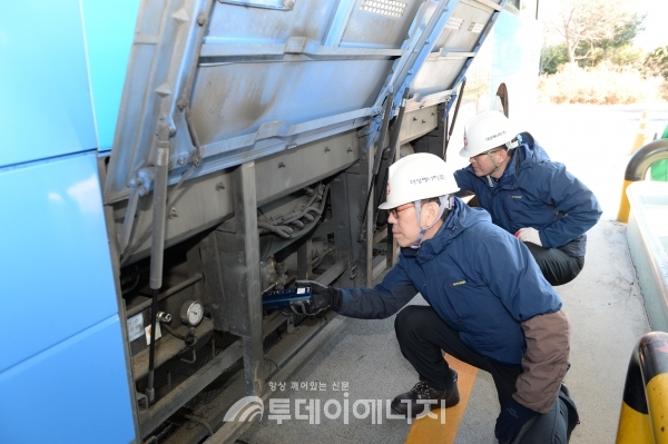 대성에너지가 CNG차량 특별 안전점검을 실시하고 있다.