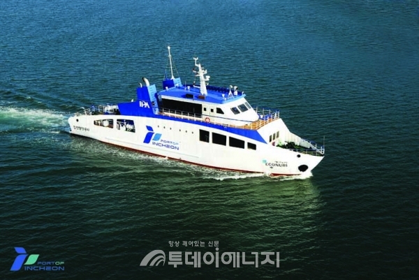 인천항만공사의 LNG추진선 에코누리호.