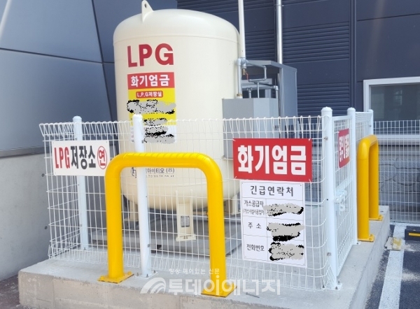 건물에 시공된 1톤 LPG저장탱크 시설 모습.