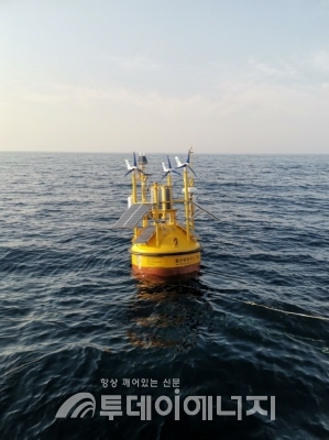 국내 최초로 설치된 부유식 해상풍력 라이다.