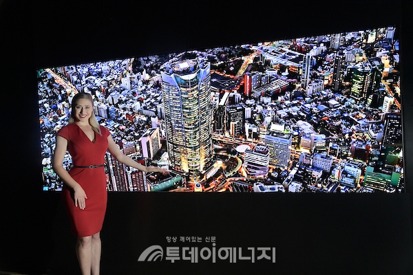 LG전자가 ‘인포콤 2019’에서 '마이크로 LED 사이니지'를 선보인다.
