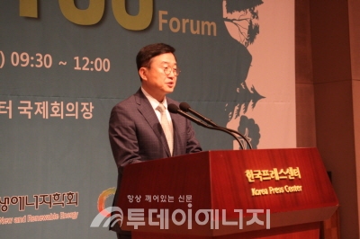 김정일 산업통상자원부 신재생에너지정책단 국장이 향후 정부 계획에 대해 설명하고 있다.