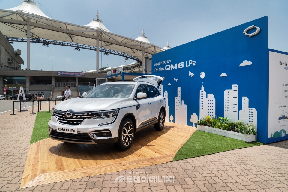 SK가스가 르노삼성자동차와 함께 6월부터 인천SK행복드림구장에서 국내 첫 SUV LPG차량인 ‘The New QM6 LPe’ 모델을 전시하며 다양한 이벤트를 벌이고 있다.
