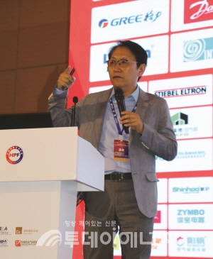 최준영 한국산업기술시험원 박사가 히프펌프 보일러의 ISO 표준에 대해 소개하고 있다.