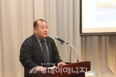 김영석 부산테크노파크 단장이 해양에너지 연구 용역안을 소개하고 있다.