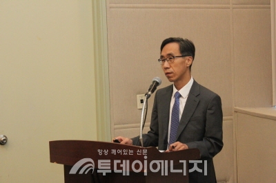 박성우 한국에너지공단 태양광풍력사업실장이 발표를 진행하고 있다.