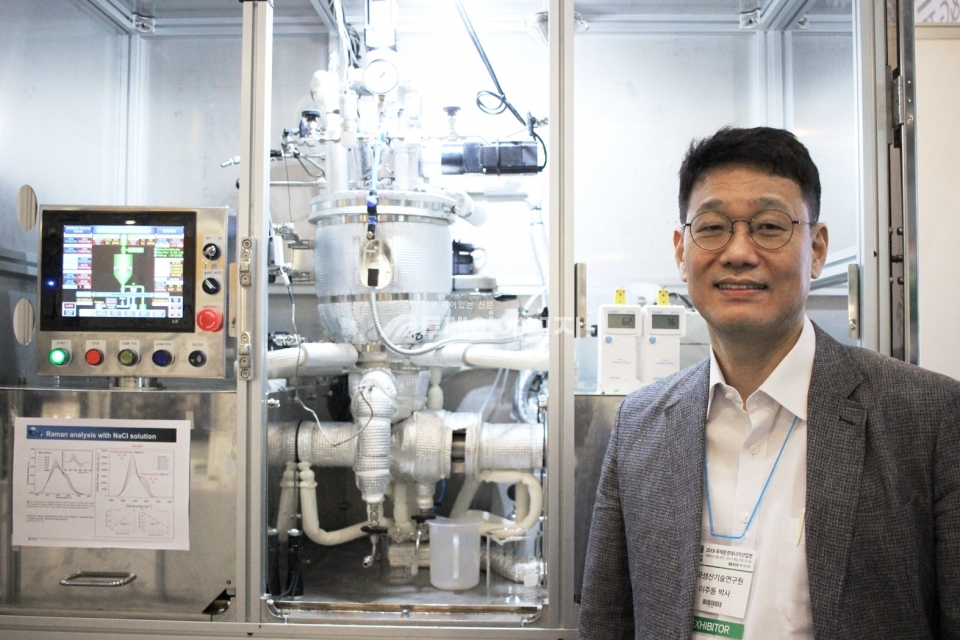 이주동 한국생산기술연구원 해양플랜트기자재R&D센터장이 수처리플랜트에 대해 설명하고 있다.