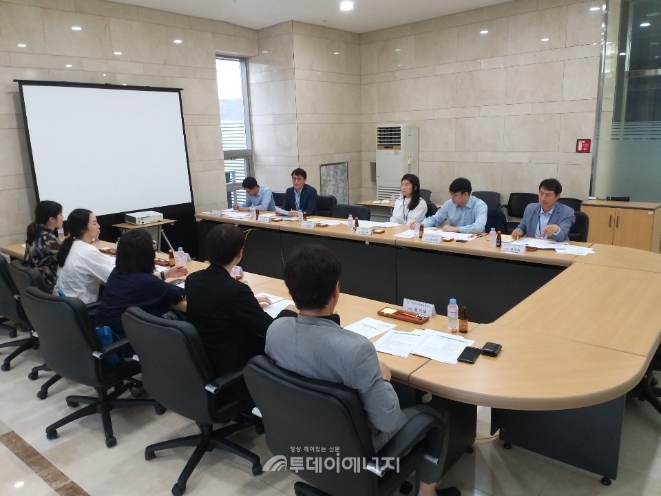 한국원자력환경공단 시민참여혁신단 회의가 진행되고 있다.