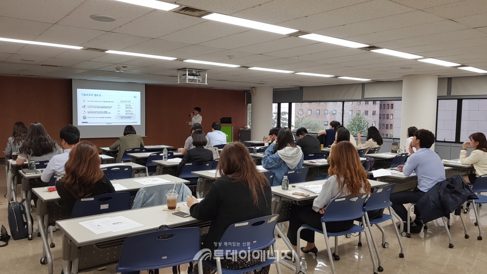 광해관리공단이 서울 경인지사에서 ICT 협력사와 상생협력 및 동반성장을 도모하기 위해 동반성장 간담회를 개최하고 있는 모습.