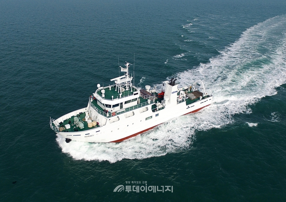 한국해양환경공단의 아라미3호 전경.