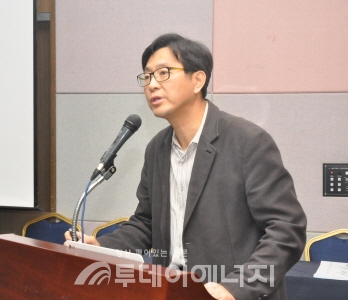 유승훈 서울과학기술대학교 에너지환경대학원 교수가 발표를 하고 있다.