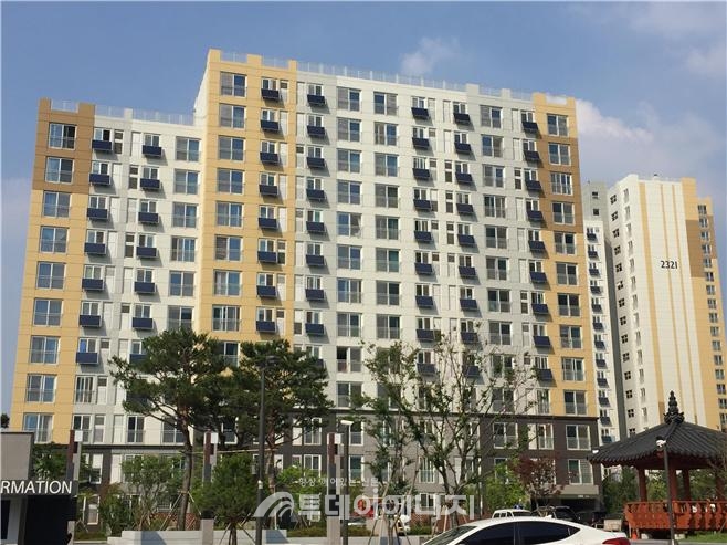 2018년도 총 1,729세대에 미니태양광이 설치된 송파구 장지동 위례포레샤인 아파트.