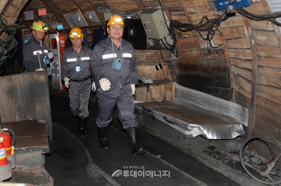 유정배 석탄공사 사장이 장성 및 도계광업소 생산현장을 찾아 안전한 생산을 당부하는 행보를 가졌다.