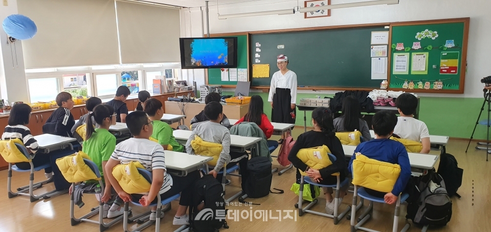 해양환경교육 강의가 진행되고 있다.