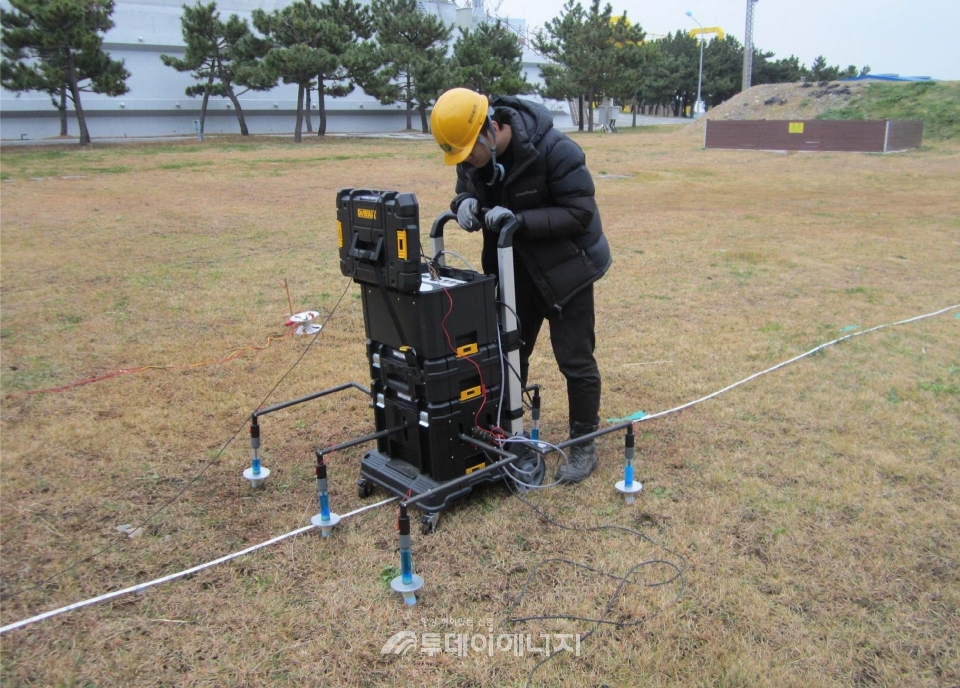 한국전력기술과 엔스코, 안동대가 공동 개발한 지하매설 배관 검사장치.