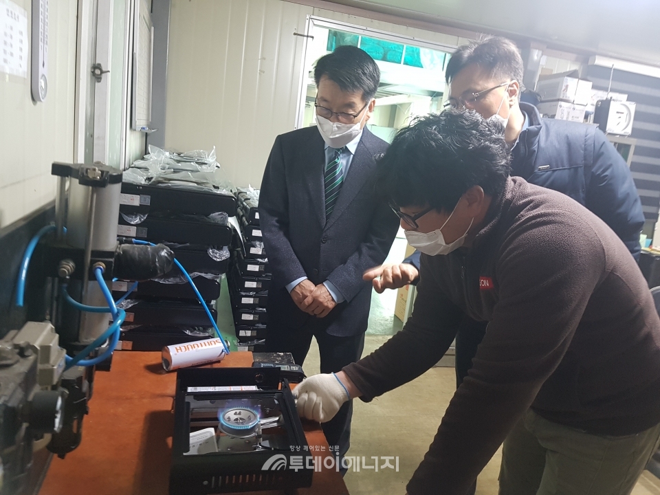 장석봉 가스안전공사 대전세종지역본부장이 충남 금산 썬터치를 방문해 제품검사 현장점검을 했다.