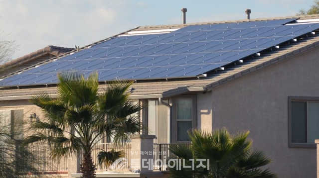 미국 애리조나(Arizona)주 주택에 설치된 한화큐셀 태양광모듈.