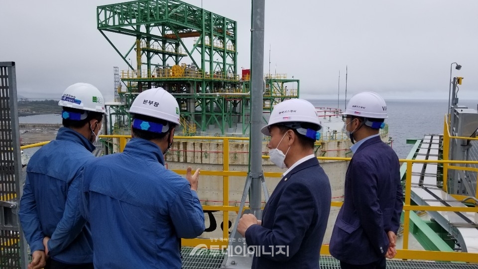 김종범 가스안전공사 사장 직무대행은 가스공사 제주LNG본부를 방문해 제주 LNG공급시설 안전관리 현장점검을 실시했다.