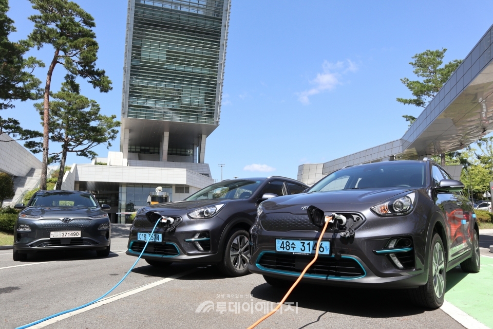 한국동서발전이 구매한 전기자동차의 모습.