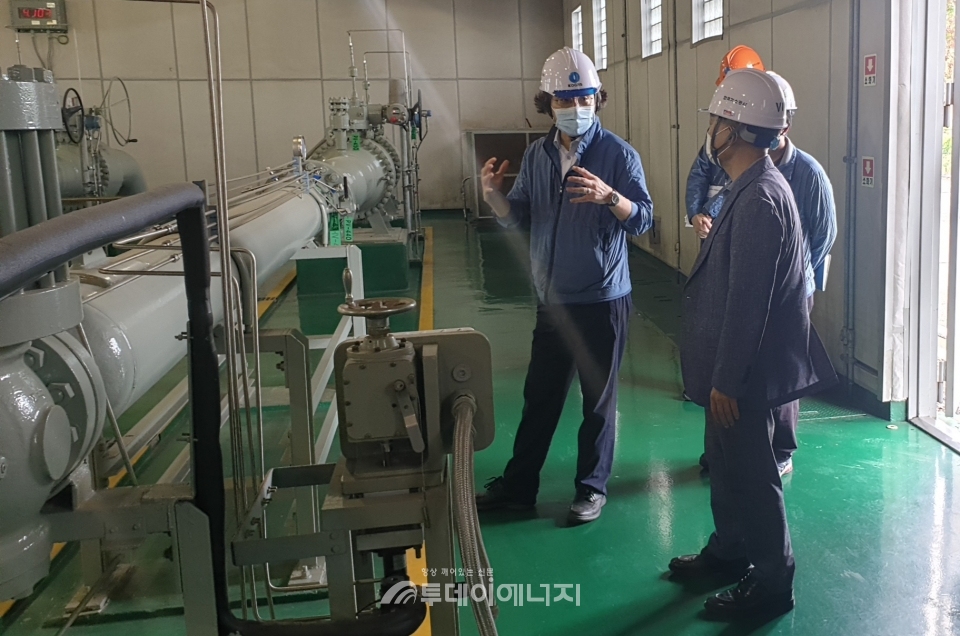 한국가스공사 인천지역본부에서 우기에 대비한 설비점검이 진행되고 있다.