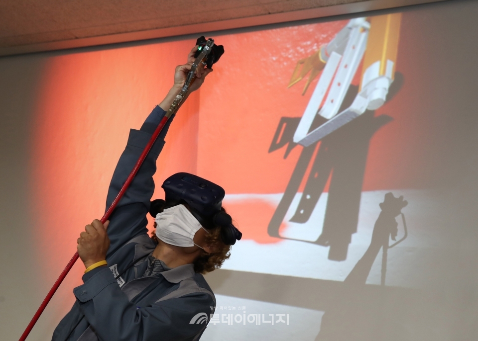 도장 VR 교육훈련시스템을 활용한 도장교육이 진행되고 있다.