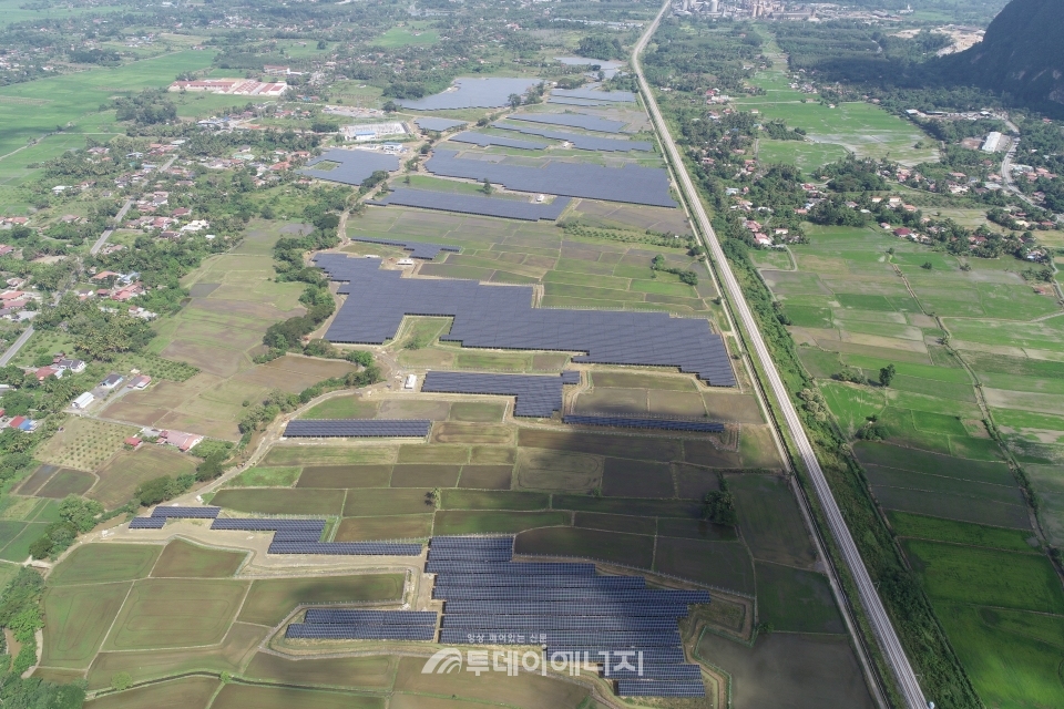 말레이시아 48MW 태양광 발전소 전경.