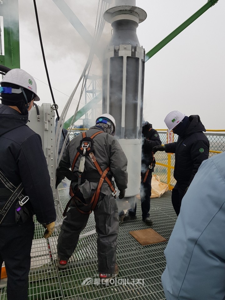 한국가스기술공사의 관계자들이 가스시설을 점검하고 있다.