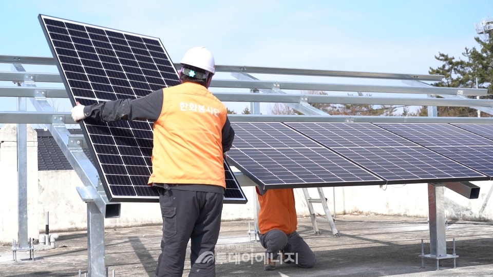 전남 무안에 위치한 사회복지법인 소전원에 태양광 발전설비를 설치하고 있다.