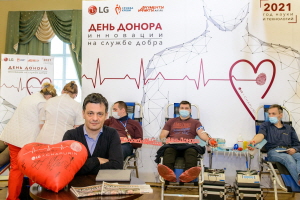LG전자가 러시아 모스크바에서 현지 주요 출판사인 ‘Arguments & Facts’와 함께 헌혈캠페인을 진행했다.