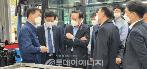 안호영 의원이 포스코현대차를 방문했다.