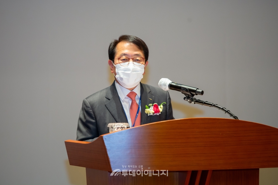 박형덕 한국서부발전 사장이 취임사를 하고 있다.