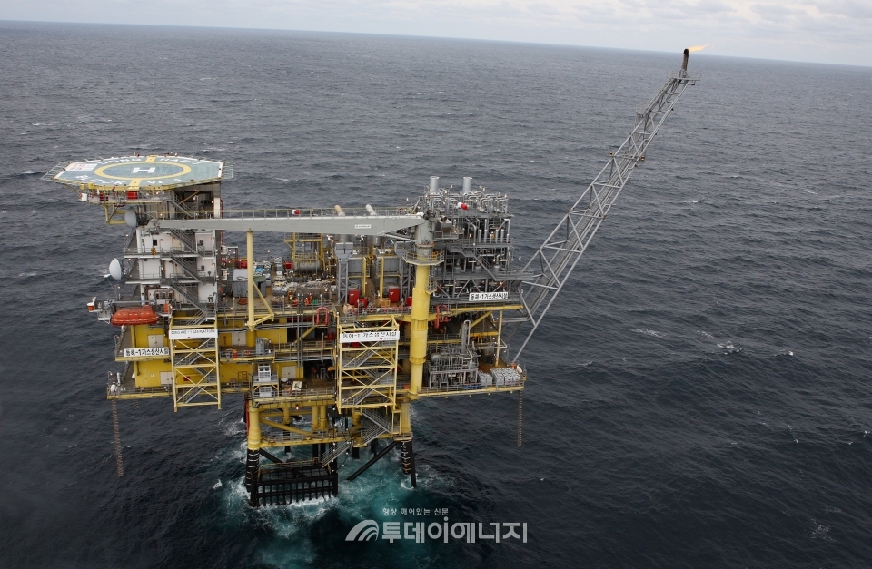 석유공사가 2022년 6월까지 운영할 예정인 동해 가스생산시설의 모습.