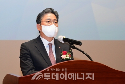 정승일 한국전력 사장이 취임사를 연설하고 있다.
