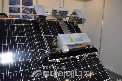 태양광모듈 자동청소기.