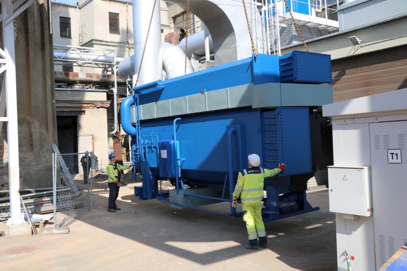 리투아니아 열병합발전소에 월드에너지의 산업용 흡수식 히트펌프가 설치되고 있다.