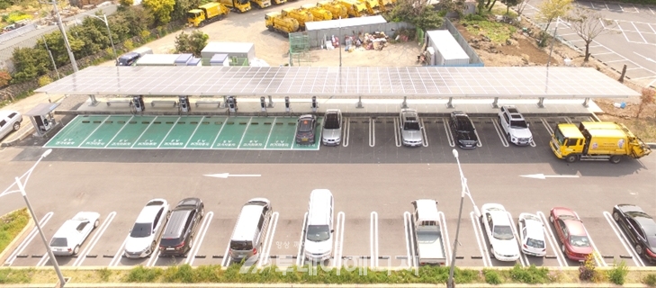 1차 사업으로 구축된 모로왓 제2공영주차장 융복합EV충전스테이션 전경.