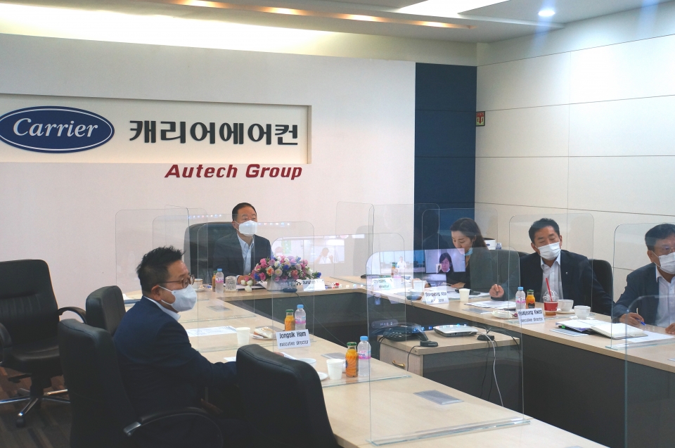 강성희 한국냉동공조산업협회 회장(좌 2번째)이 한·중·일 냉공공조협회 관계자들과 정기회의를 갖고 있다.