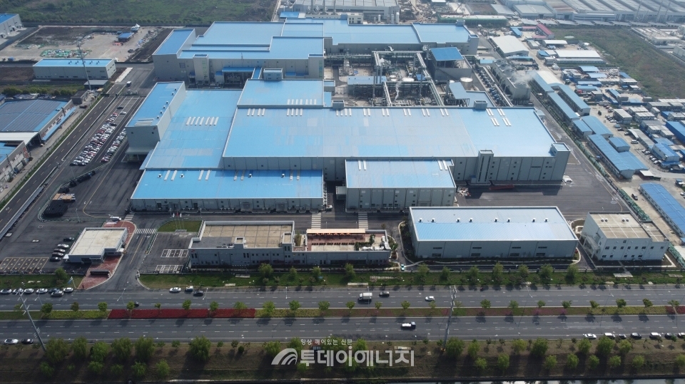 SK이노베이션의 소재사업 자회사 SK아이이테크놀로지가 RE100 가입을 완료해 친환경 전력 전환에 속도를 낸다. 사진은 SKIET 창저우 LIBS 공장.