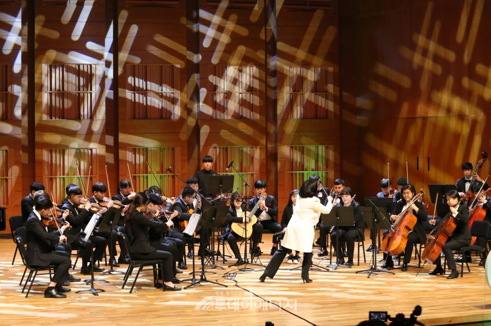 제4회 GMF 대상 수상 팀 뷰티플마인드 오케스트라 공연 모습.