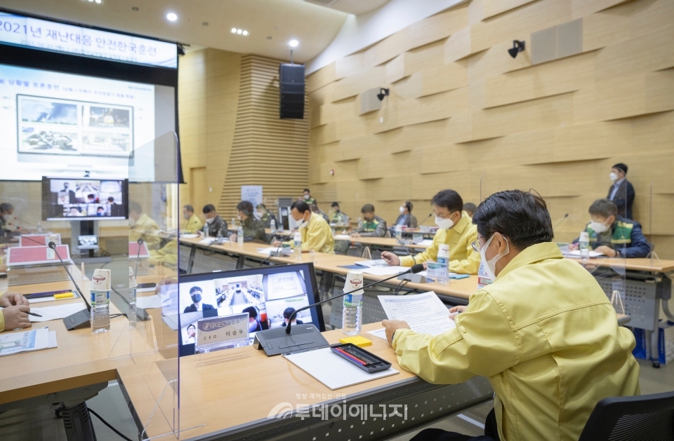 한국남부발전이 21일 삼척빛드림본부에서 재난대응 안전한국훈련을 실시하고 있다.