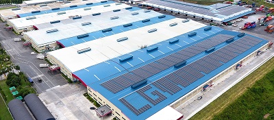 태국 라용(Rayong) 소재 LG전자 생활가전 생산공장 옥상에 태양광 패널이 설치된 모습.