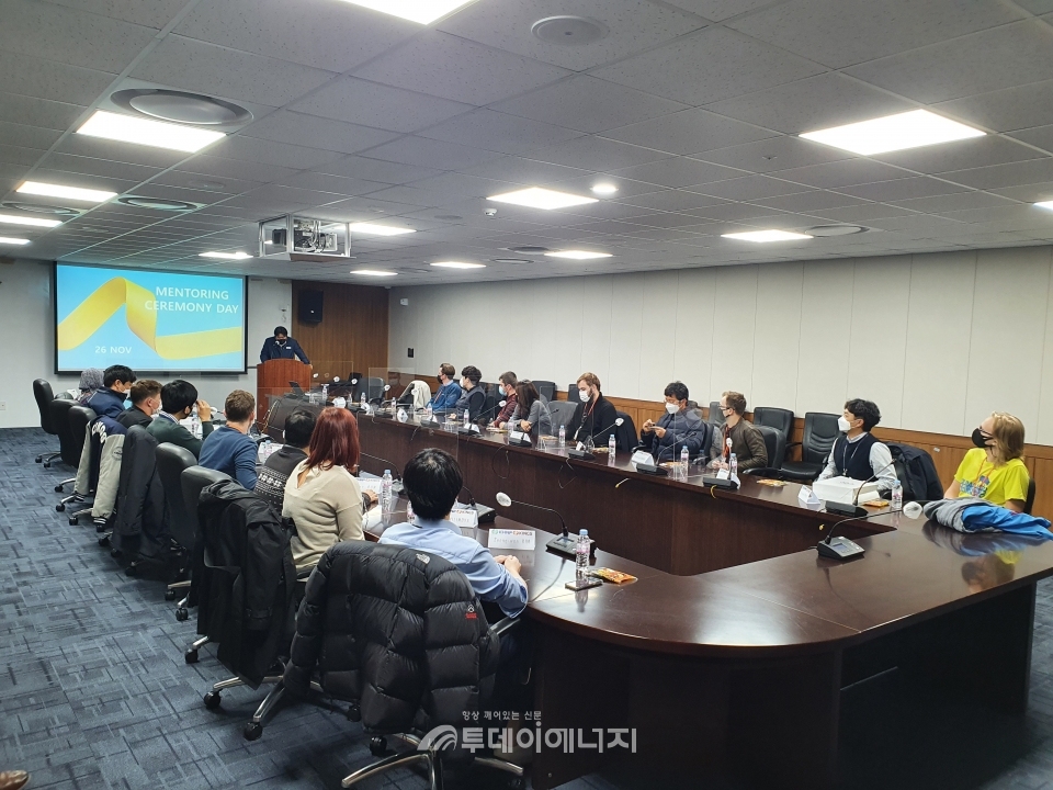 한국전력국제원자력대학원대학교(이하 KINGS) 사업대상국 재학생 대상 멘토링 결연식이 진행되고 있다.