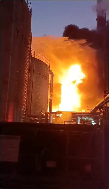 화재가 발생한 SK에너지 울산공장의 모습.