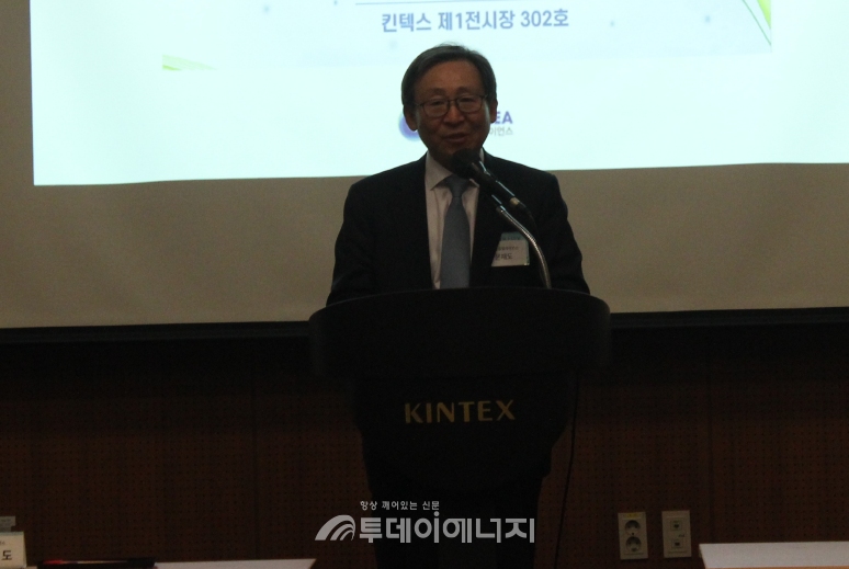 문재도 H2KOREA 회장이 2022 H2KOREA 성과보고회 개회사를 하고 있다.